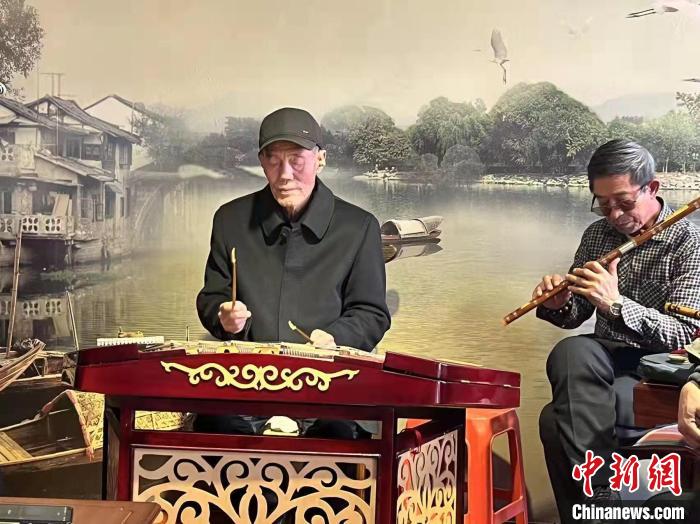 平均年龄70岁兰州鼓子“说唱队”：台下练曲百遍盼年轻人加入