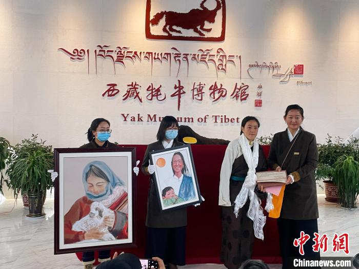 藏族女画家雍忠卓玛个展亮相拉萨以心为印执着绘梦