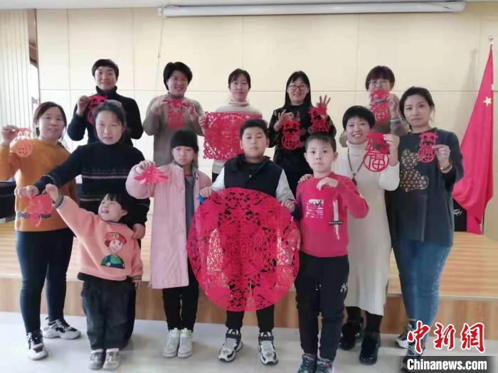 文水剪纸的独特之处在于其纹样独特，体现地方生活特色。　张艳婕提供