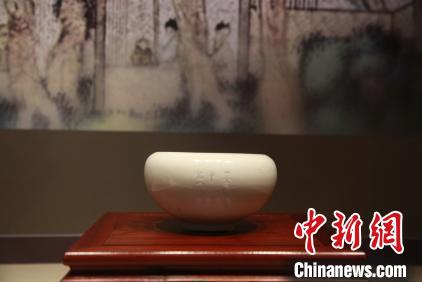 清代德化窑白釉瓷灯炉 广州博物馆 供图