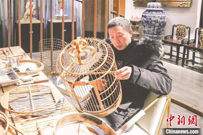 成都市郫都区：竹编鸟笼展现非遗魅力赋能乡村振兴