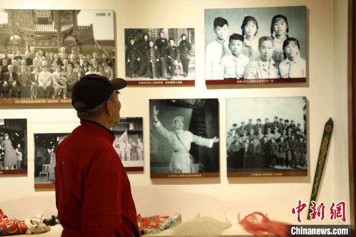 山西耄耋老人书写80余万字村史留住千年古村乡愁记忆