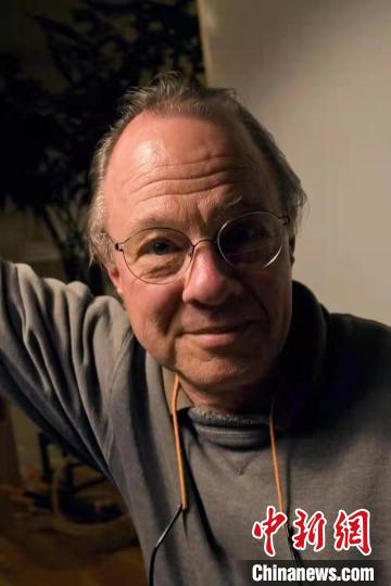 美国加州的摄影爱好者比尔·霍克。　本人提供