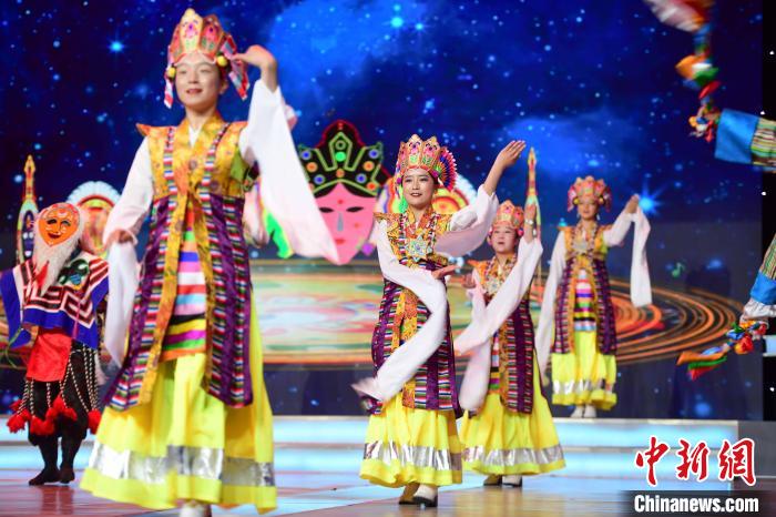 图为纪录片《发现拉萨》首映式现场。　贡嘎来松 摄