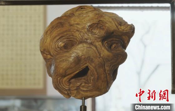 宁夏根雕手艺人:化“朽木”为神奇雕出枯木“新生”