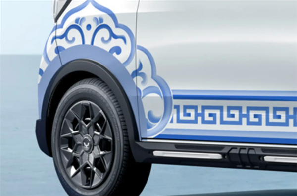 青花瓷上身!五菱宏光MINI EV GAMEBOY国潮车贴上市:2799元贵吗