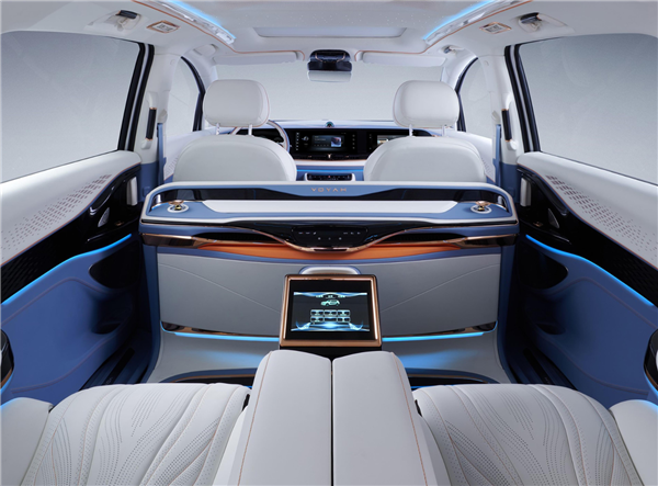 埃尔法压力山大!岚图梦想家私人定制版亮相:隐藏升降大彩电太吸睛