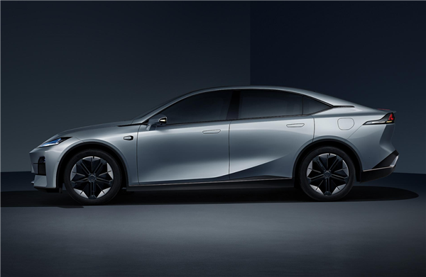 特斯拉Model 3国产强敌!疑似长安深蓝C385售价曝光:这价格能大杀四方