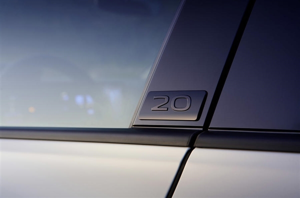 一脚踹出328马力 大众高尔夫R 20周年版发布:比宝马X5还贵!