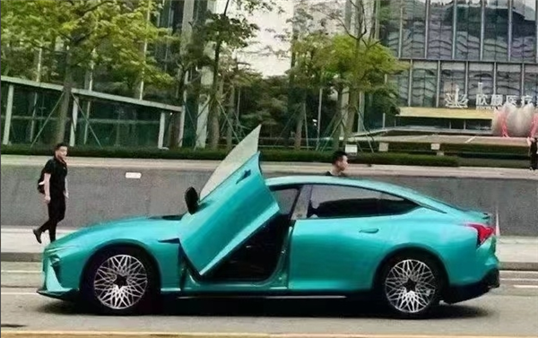 与保时捷联合开发底盘 哪吒S将6月开售:百万级驾乘体验预订!