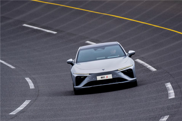 新势力真黑马 哪吒2月销量7117台、同比暴增255%:超蔚来、小鹏!