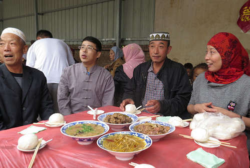 阿丘来朱仙镇吃清真十大碗,直呼得劲!