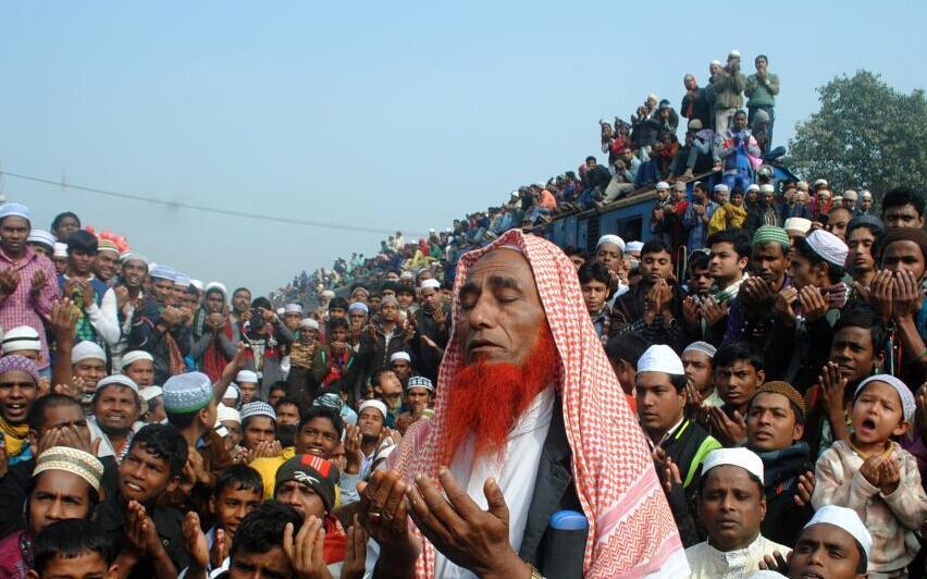 宗教民情       当地时间2015年1月11日,孟加拉国达卡栋吉,大批孟加拉