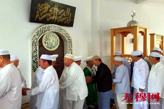 组图:天津北辰区天穆村回民群众迎来开斋节
