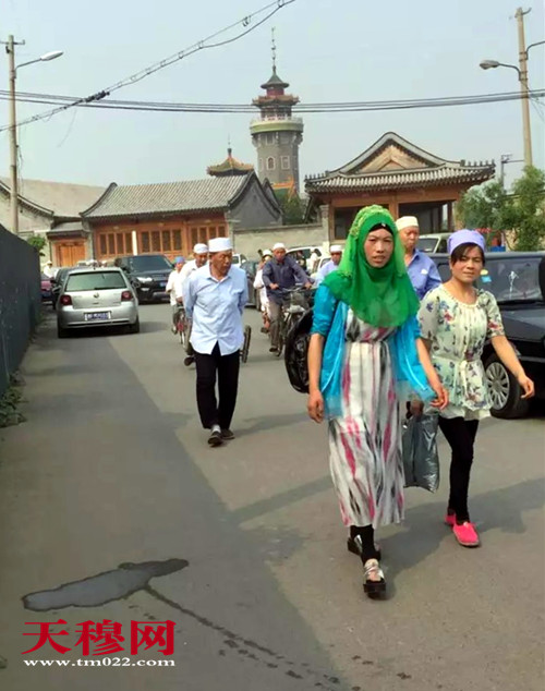 组图:天津北辰区天穆村回民群众迎来开斋节