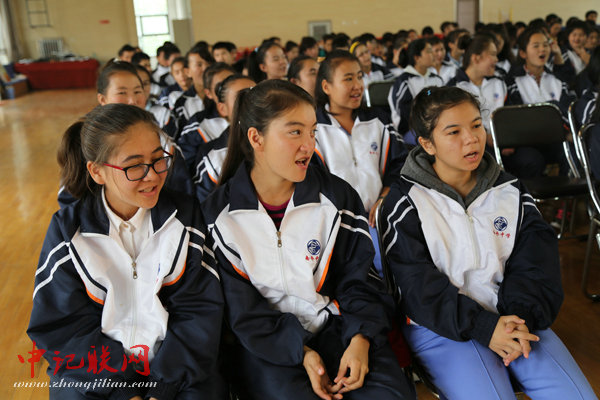 全国劳模与天津南仓中学新疆学生欢度古尔邦节