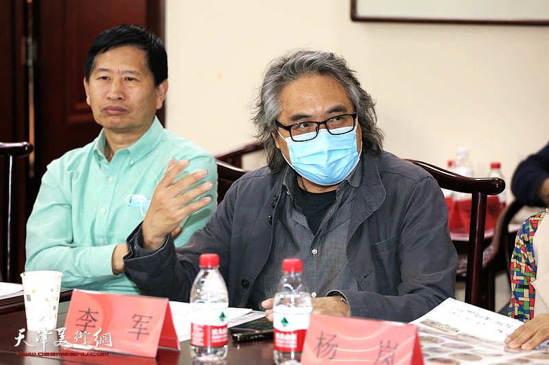 南开大学文学院教授,滨海学院艺术系主任李军在研讨会上发言.